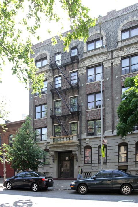 Fulton Court in Brooklyn, NY - Foto de edificio