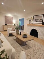 957 Manzanita St in Los Angeles, CA - Building Photo