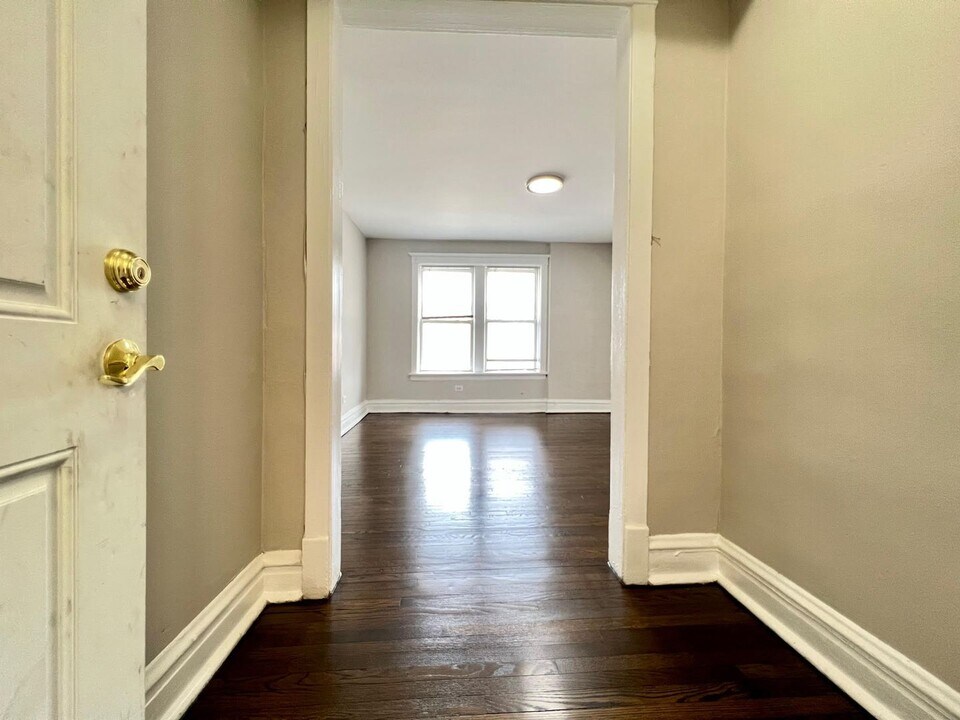 956 Central Park Ave in Chicago, IL - Building Photo