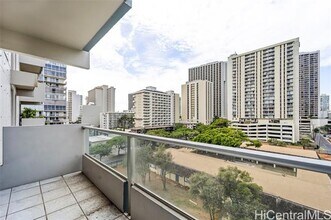 240 Makee Rd in Honolulu, HI - Building Photo - Building Photo