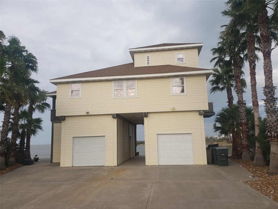 3722 Laguna Dr in Galveston, TX - Building Photo