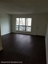 1685 Alexandria Dr in Lexington, KY - Building Photo - Building Photo