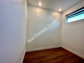 26987 Hummingbird Ln in Valencia, CA - Building Photo - Building Photo