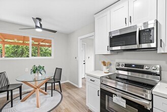 5922 Lauretta St in San Diego, CA - Building Photo - Building Photo