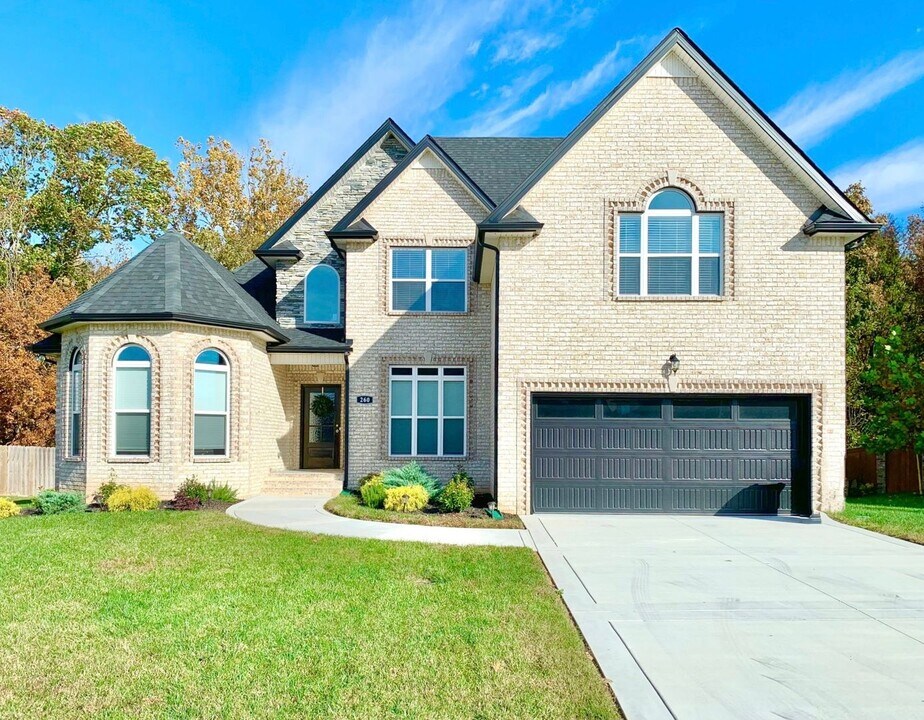 260 Bluebriar Trace in Clarksville, TN - Building Photo