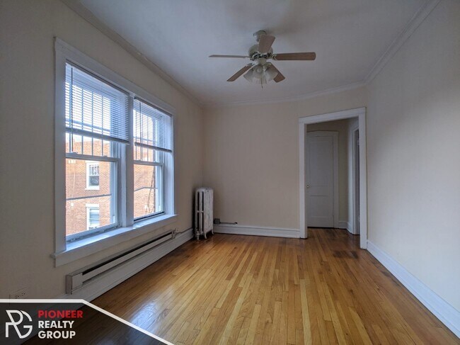 949 W Cornelia Ave, Unit 953-3A in Chicago, IL - Building Photo - Building Photo