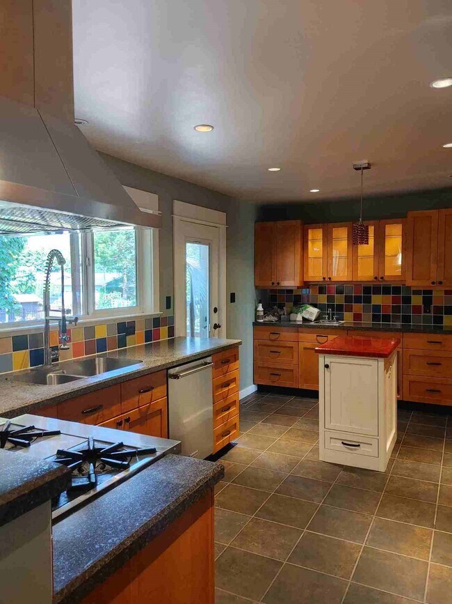 9645 Carleton St in Chilliwack, BC - Building Photo - Building Photo