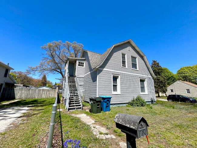 2550 Crozier Ave in Muskegon, MI - Foto de edificio - Building Photo