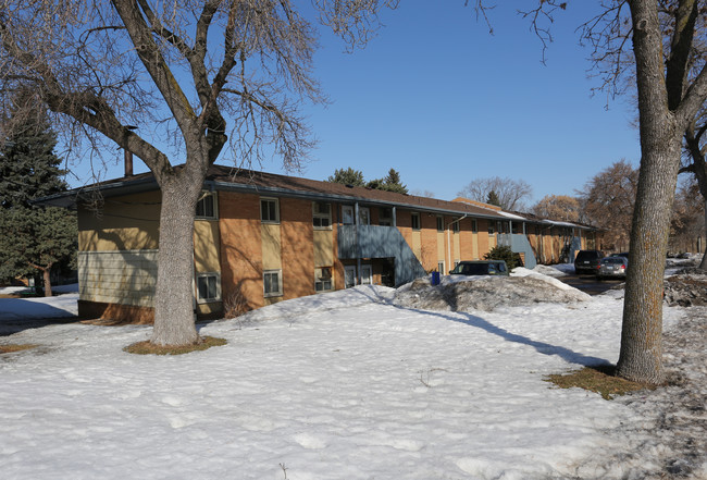 7700 Bloomington Ave South in Richfield, MN - Foto de edificio - Building Photo