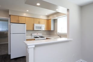 Gail Court in Philadelphia, PA - Building Photo