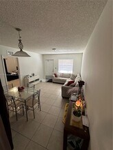 6 NW 7th Ave in Dania Beach, FL - Building Photo - Building Photo