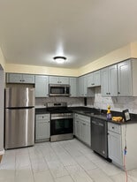 630 N Lincoln Ave, Unit ONE BED in Addison, IL - Building Photo