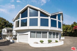 3540 Berry Dr in Los Angeles, CA - Building Photo - Building Photo