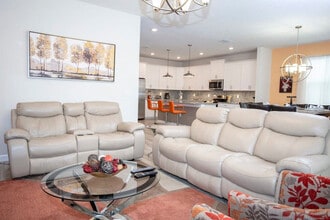4710 Sleepy Hollow Dr in Kissimmee, FL - Building Photo - Building Photo