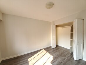 5135 Newton St in Burnaby, BC - Building Photo - Building Photo