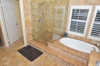 1 Bell Vista in Lake Forest, CA - Foto de edificio - Building Photo