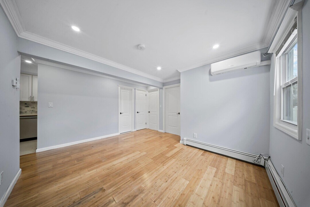 218-40 138th Rd in Queens, NY - Building Photo