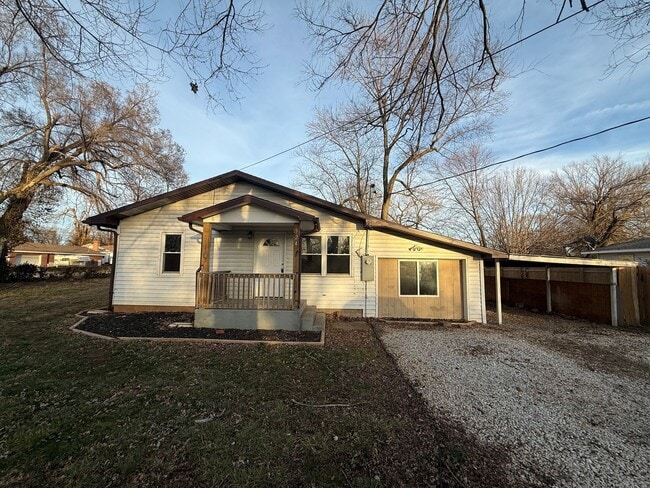 property at 524 N Mahn Ave