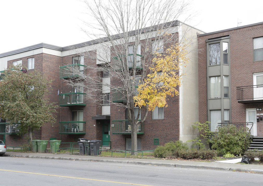 4570 E Ontario E in Montréal, QC - Building Photo