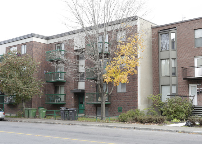 4570 E Ontario E