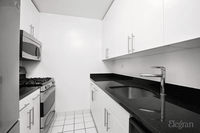 330 E 38th St in New York, NY - Building Photo - Building Photo