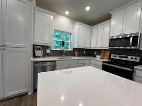 413 S Eddy Ave in Denison, TX - Building Photo - Building Photo
