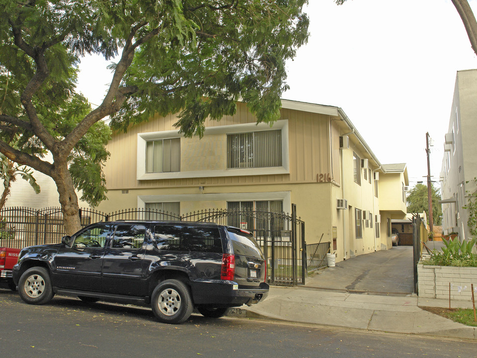 1216 N. Fuller Avenue in West Hollywood, CA - Foto de edificio