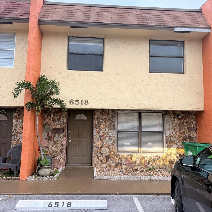 6518 SW 41st St in Davie, FL - Building Photo