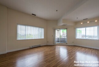 1079 Commonwealth Ave in Boston, MA - Building Photo - Building Photo