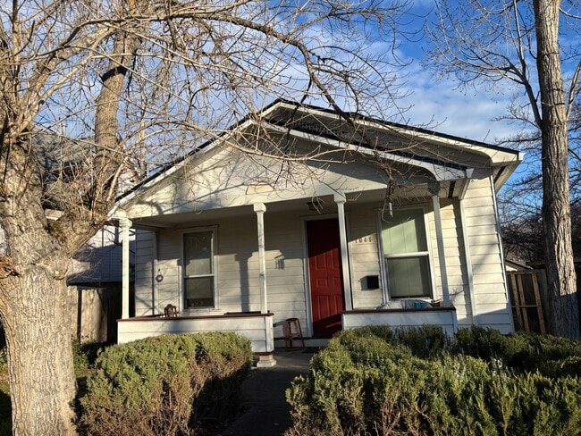 1041 E Main St in Ashland, OR - Building Photo - Building Photo