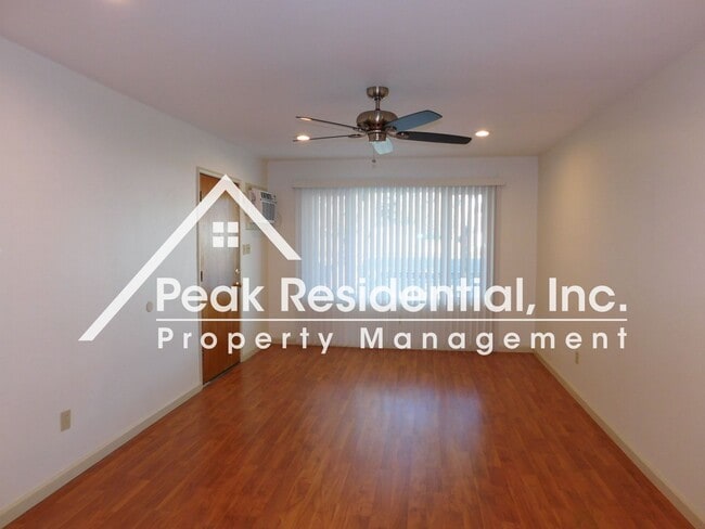 6100 Madison Ave in Carmichael, CA - Building Photo - Building Photo