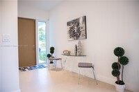 2868 SW 33rd Ct in Miami, FL - Foto de edificio - Building Photo