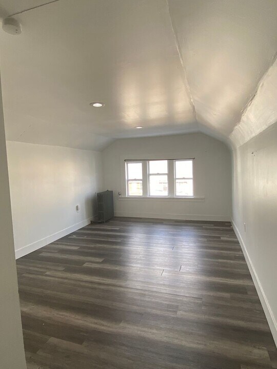 67 Miner St in Hudson, PA - Building Photo