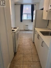 990 O'Connor Dr in Toronto, ON - Building Photo - Building Photo