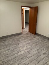 8127 W Appleton Ave in Milwaukee, WI - Foto de edificio - Building Photo