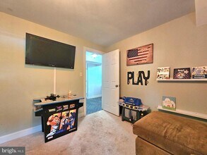 9025 Denise Ln in Fairfax, VA - Building Photo - Building Photo