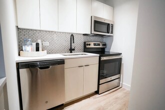 29 E Chestnut St in Chicago, IL - Building Photo - Building Photo