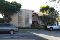 Taft Plaza Apartments photo'