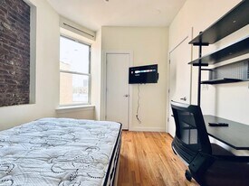 Furnished room/NOT APARTMENT, Unit 4L in Brooklyn, NY - Building Photo