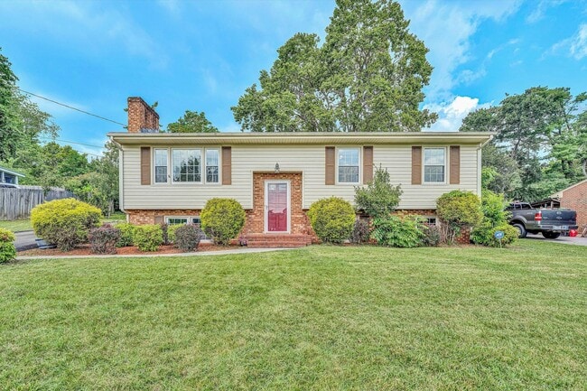 property at 3425 Greencliff Rd
