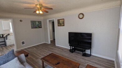 1040 Howard St SE in Salem, OR - Building Photo - Building Photo