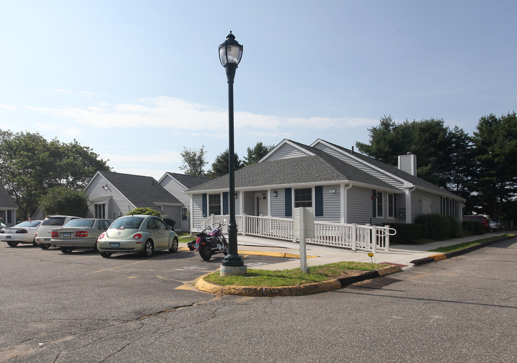 Saye Brooke Village West in Old Saybrook, CT - Building Photo