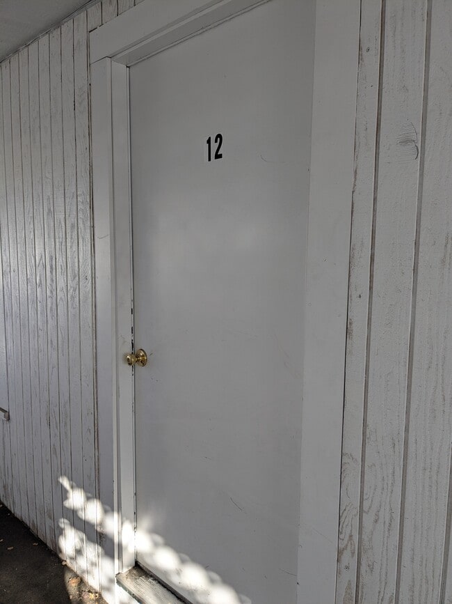 303 S 5th St, Unit 12 in Klamath Falls, OR - Building Photo - Building Photo