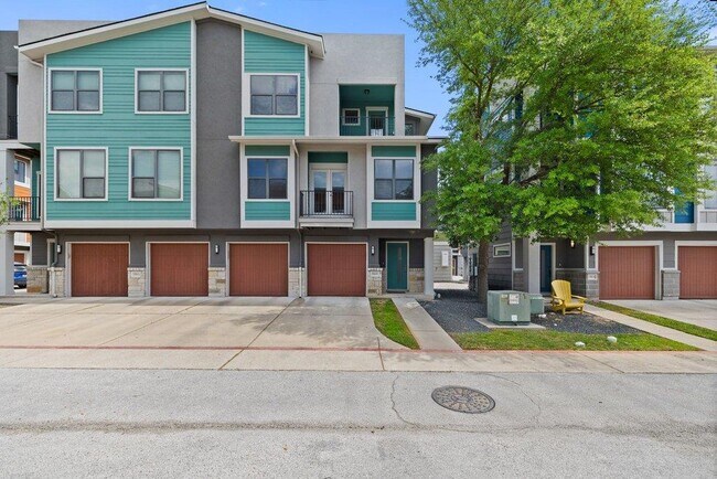 1504 Lorraine Loop