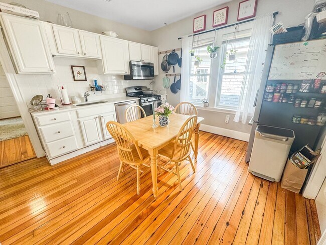 70 Line St, Unit 1 in Somerville, MA - Building Photo - Building Photo