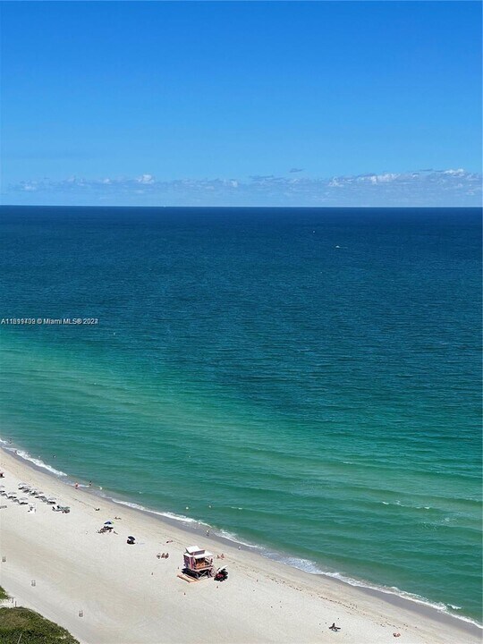 6365 Collins Ave in Miami Beach, FL - Building Photo
