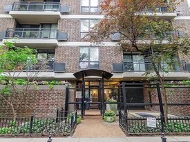 2600 N Hampden Ct, Unit 2600 N. Hampden Ct. , Unit D4 in Chicago, IL - Building Photo