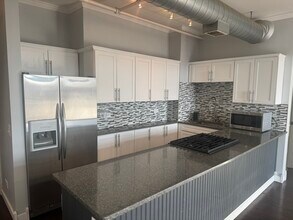 1735 W Diversey Pky, Unit 304 in Chicago, IL - Foto de edificio - Building Photo