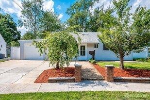 9 Regent Ct in Edison, NJ - Building Photo