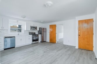 33 E 42nd St in Bayonne, NJ - Foto de edificio - Building Photo